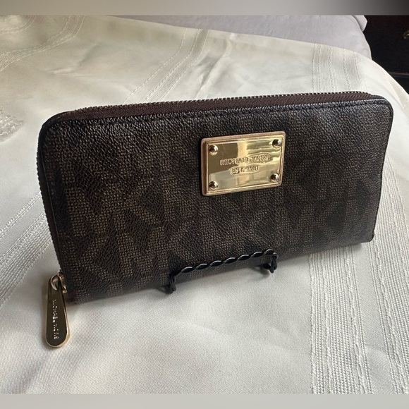 Michael Kors Chocolate Brown Wallet with Gold Plate - Picture 9 of 11